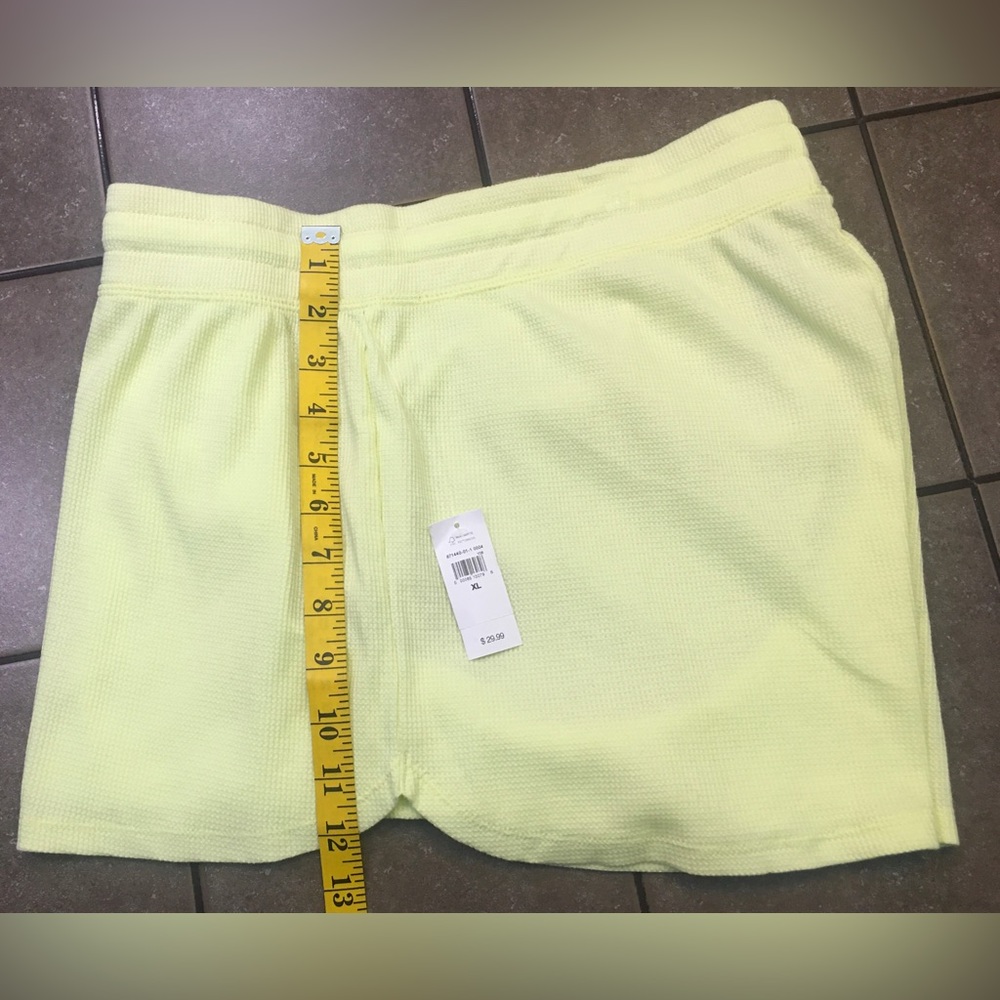 GAP Shorts - Picture 2 of 6